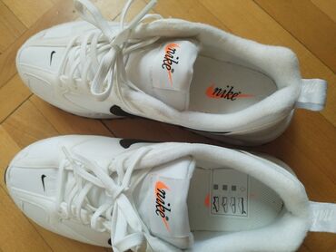 grubin papuce sa krznom: Nike, 38, bоја - Bela