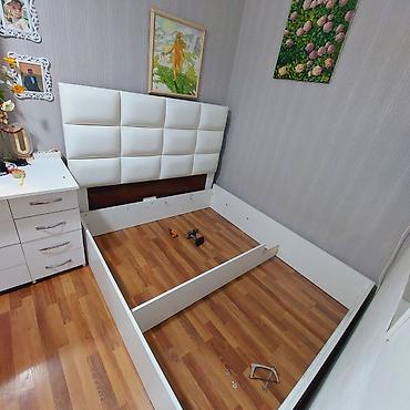 Ağ rəngli, modern dizaynlı çarpayı karkası və yumşaq başlıq 2 ci eldi