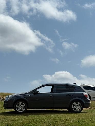 Opel: Opel Astra H – 5 qapılı hetçbek - Kuzov: hetçbek, tünd boz rəng - — 4