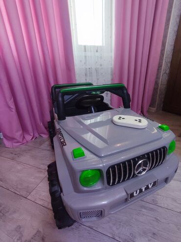 Uşaq üçün elektrik maşınları: Çox az istifade olunub,yalniz evde sürülüb. Heç bir problemi