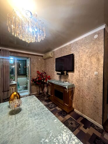 Продажа квартир: 5 и более комнат, 140 м² — 3