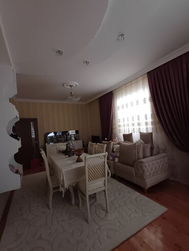 Həyət evləri və villaların satışı: Satılır: həyət evi - 2 mərtəbəli, bütöv hasarlı həyət evi - Küçə — 5