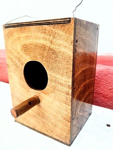 pişik yuvası: Taxta quş yuvası/küçəciyi - Material: təbii taxta, hamar cilalanmış