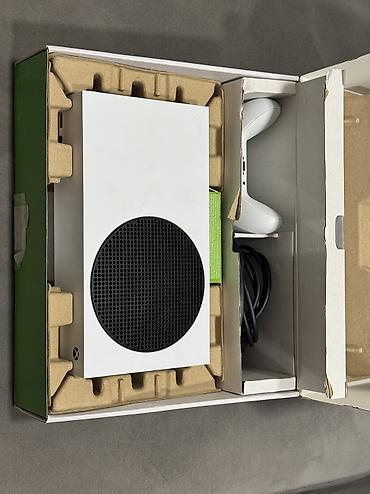 xbox seri s: Xbox Series S oyun konsolu Xüsusiyyətlər: - Rəng: ağ, yuxarı hissədə — 1