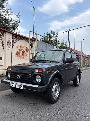 195 50 16: Lada Niva Legend, 3 qapılı SUV, tünd boz rəng. - Tam ötürücülü (4x4) — 2