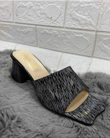 Sandale: AKCIJA
1700din.
roba sa Kosova — 8