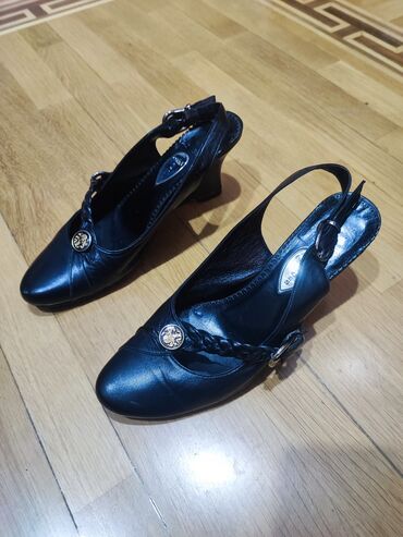 Basanoşka və səndəllər: Ölçü: 39, rəng - Qara, İşlənmiş — 7