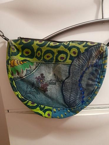 Torbe: Desigual torbica preko ramena – polukružni model sa unikatnim — 2