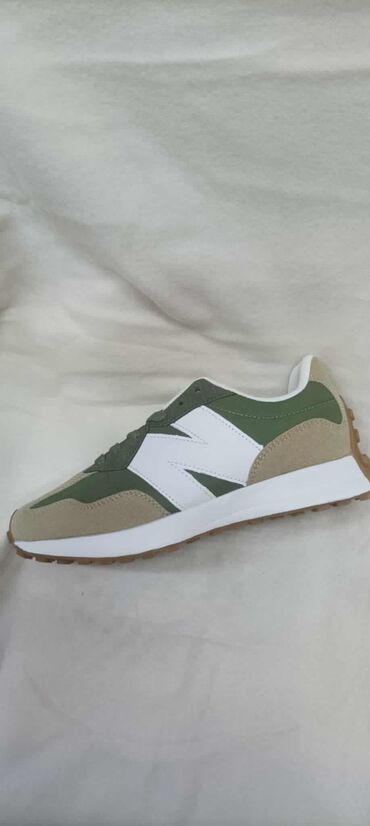 Women's Sneakers and athletic shoes: 10. NB Clasic
36/37-41
3600 din
BPM✨ — 4