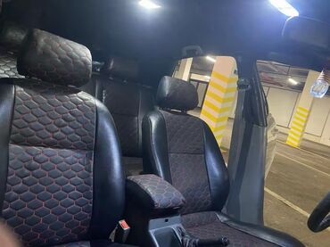 Chevrolet: Daevo Gentra– ağ rəngli sedan Xüsusiyyətlər: - Kuzov: 4 qapılı sedan — 18