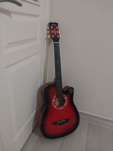 Музыкалык аспаптар: Срочно продаётся акустическая гитара 38 размер в идеальном состоянии