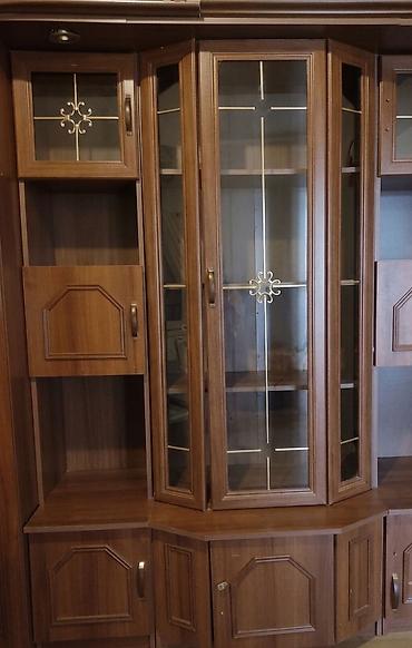 t frez: Çox keyfiyyətli, ağır və möhkəm materialdan yığılmış divar mebelidir — 2