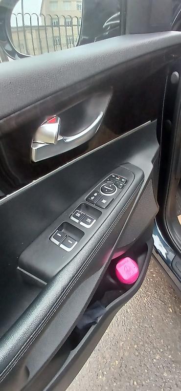Kia: Kia Sorento – geniş və rahat ailə krossoveri - Kuzov: göy rəng - — 12