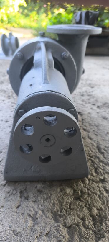 Другое оборудование для бизнеса: Пара центробежных насосов, предназначенных для перекачивания — 2