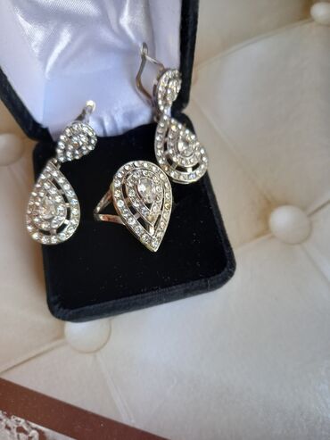 Zərgərlik dəstləri: Dəstə daxildir: Üzük, Sırğa, Sep — 2