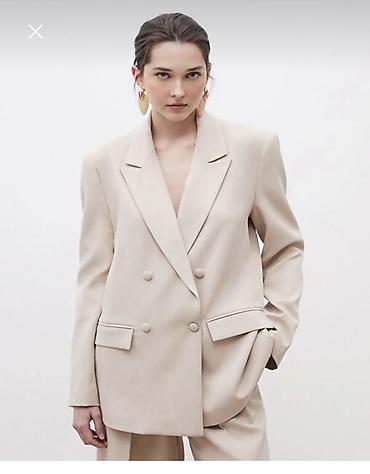 qadin kostyum modelleri: Zərif bej rəngdə pencək – klassik oversize blezer. - Blezer — 1