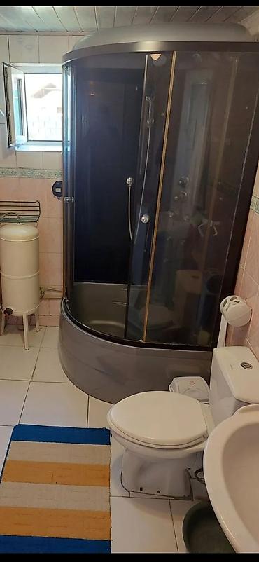 Үйлөрдү ижарага берүү: 65 м², 3 бөлмө, Ак-Ордо 1 ж/м, Чогуу жашоосу жок — 1