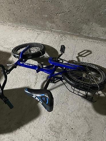 irsad telecom velosiped: Mavi rəngli BMX tipli velosiped. Kompakt ölçülü çərçivəyə malikdir və — 4