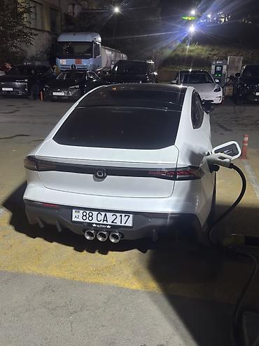 tesla model x: Elektrikli fastback sedan – ağ rəng, aerodinamik kupe xətli kuzov — 3