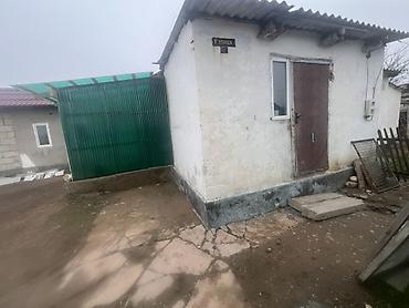 Продажа коттеджей и домов: Дом с участком, огороженный новым высоким забором из профнастила — 4