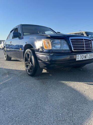 Mercedes-Benz: 111 Mator Qaz quraşdırılıb texpasportda qeyd olunub. Dəri salon — 9