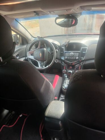 Chevrolet Cruze: 1.4 л | 2015 г. Седан