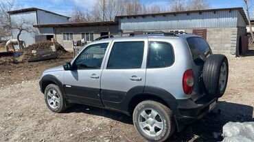 Chevrolet: Chevrolet Niva: 2011 г., 1.7 л, Механика, Бензин, Кроссовер