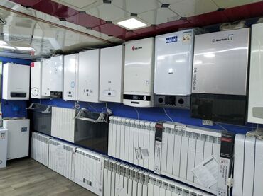kobi radiatoru: Divarda quraşdırılmış müxtəlif markalı kombi qazanları, həmçinin aşağı