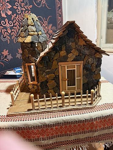 Figurice i makete: Ručno rađena maketa kamene kućice sa dvorištem - Detaljna maketa kuće — 6