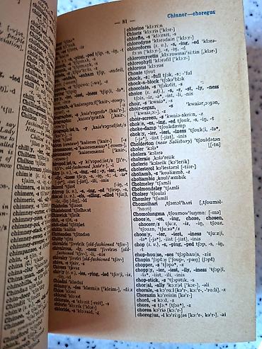 Lüğətlər: English pronouncing dictionary by Daniel Jones. 538 vərəq. Словарь — 3