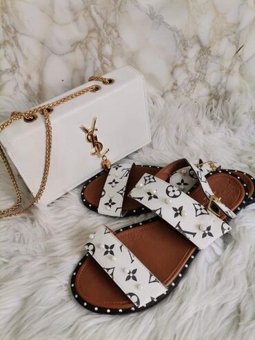 Sandale: Sandale 2200
Kompleti 3500 na lalafo.rs — 12 Sandale: Sandale 2200
Kompleti 3500 — 12