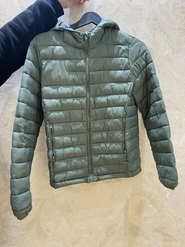 Köynəklər: Pencək, Naxışsız, PULL&BEAR, S