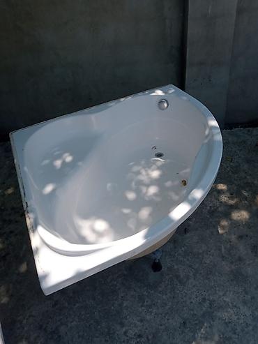 caqquzi: Pli hidromasaj vannası (jakuzzi) - Forma: üçbucaq/künc quruluşlu, 2 — 3