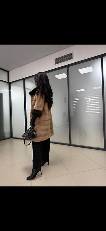 перчатки зимные: Норковая шуба средней длины с контрастной отделкой 42-44 размер — 1