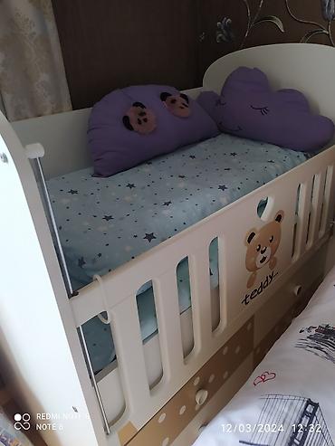 Beşiklər: Oğlan üçün, İşlənmiş, Beşik, Matras ilə, Yellənmə mexanizmi ilə — 1
