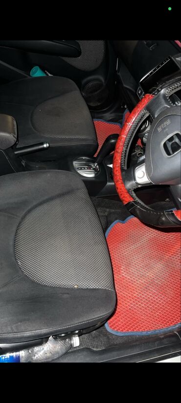 срочно продать машину: Honda Fit: 2003 г., 1.5 л, Вариатор, Газ, Хэтчбэк