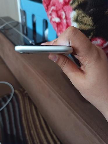 iphone 11 dubayski: IPhone 11, 128 GB, White Titanium, Simsiz şarj, Face ID — 6