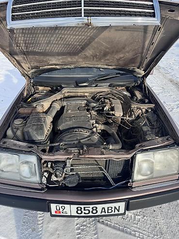 Mercedes-Benz: Mercedes-Benz W124: 1993 г., 2 л, Механика, Бензин, Седан — 12