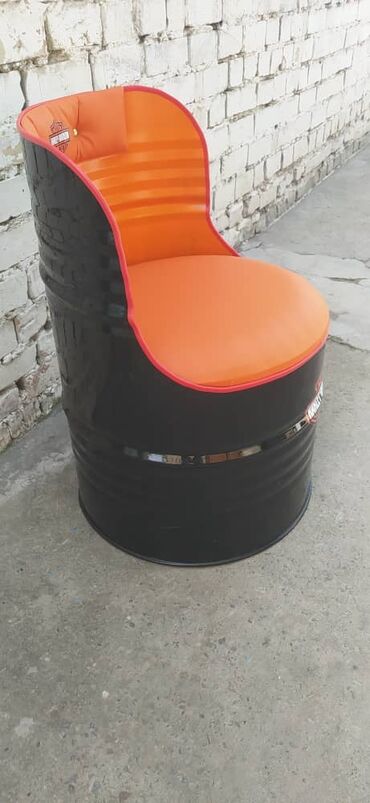 Другое оборудование для бизнеса: Кресло-бочка подходит для дома и улицы, мягкие подушки добавляют