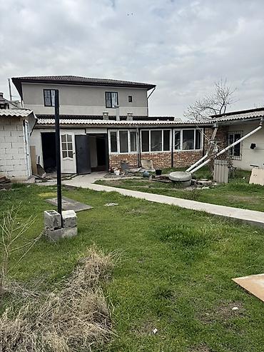 kg house: Дом с участком и большим крытым навесом - Кирпичный дом за высоким — 4
