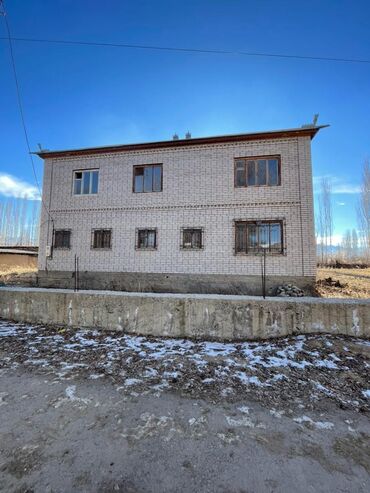 таласе: Продаю 2 этажный дом городе Талас село Кырк-Казык.Находится