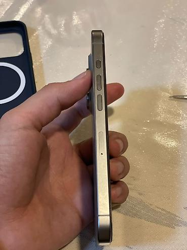 iphone 13 dubayski: IPhone 15 Pro, 128 GB, Gümüşü, Simsiz şarj — 5