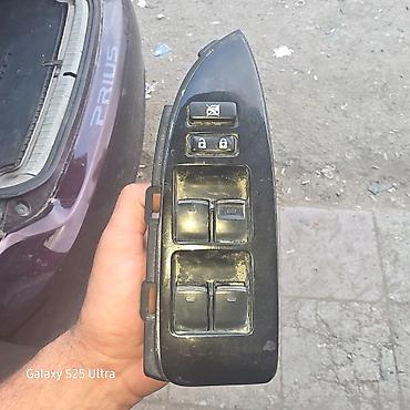 qəzalı avto: Toyota pirus üçün ayna qaldıran blok — 1