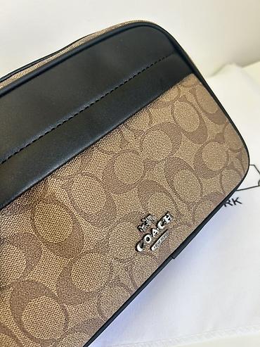 smart folio: Барсетка, Coach, Материал: Экокожа, Регулируемый ремень, Застежка на молнии, Разделенные отделения, Новый — 2