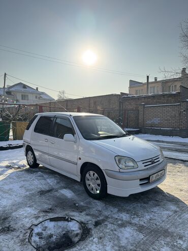 Toyota: Toyota Raum: 2002 г., 1.5 л, Автомат, Бензин