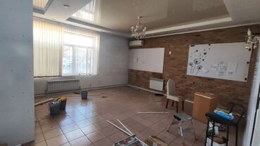 аренда футбольная поля: В продаже здание 🏢 🚨🚨🚨 📌 Район : Аламединский рынок 📌 Жибек-Жолу /