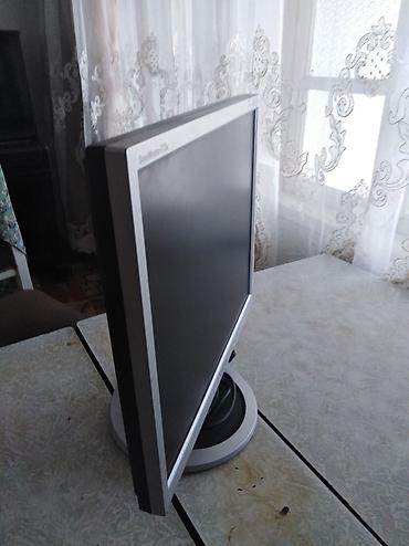 Samsung SyncMaster 713n LCD monitor - Ekran diaqonalı: 17 düym -
