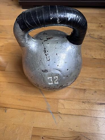 Dəmir kettlebell – 32 kq - Material: bərk tökmə metal - Çəkisi: 32 kq lalafo.az -da Dəmir kettlebell – 32 kq - Material: bərk tökmə metal - Çəkisi: 32 kq