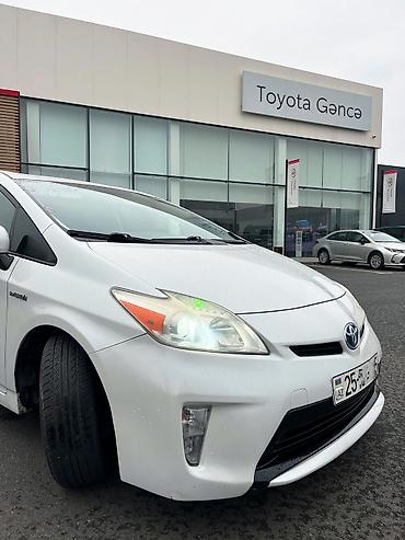 07 2012: Toyota Prius: 1.8 l | 2012 il Hetçbek — 7