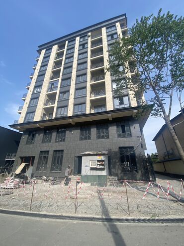 Помещения свободного назначения: Продается коммерческое помещение площадью 182,35м2 на цокольном этаже